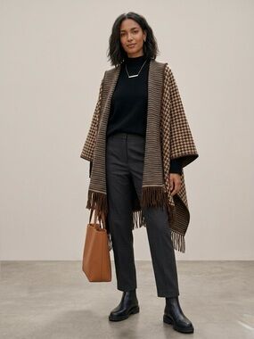 𝐙𝐀𝐑𝐀 Knit cape with jacquard detail and fringe. Size M